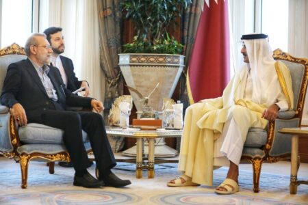 دیدار لاریجانی با امیر قطر در سفر به دوحه