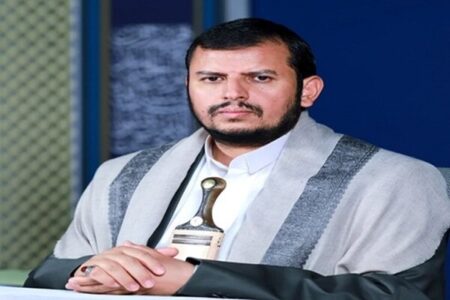 رهبر انصارالله یمن: انقلاب ایران برای مسلمانان جهان الهام‌بخش است
