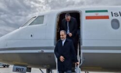 عراقچی برای انجام مذاکرات هسته ای عازم مسقط شد