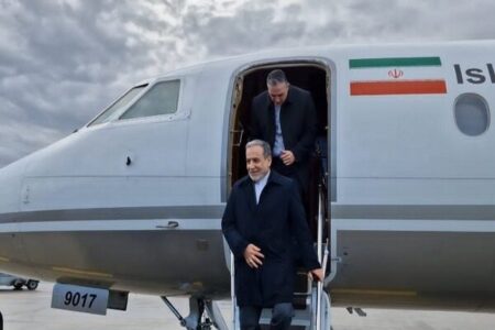 عراقچی برای انجام مذاکرات هسته ای عازم مسقط شد