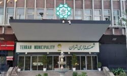 غلط املایی در بنر مناسبتی شهرداری حسابی سوژه شد+ عکس