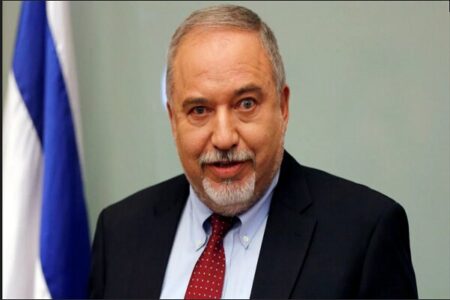 لیبرمن: نتانیاهو سگ مطیع و ابزار دست ترامپ است