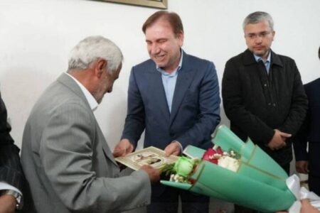 مسئولان استان بوشهر با خانواده شهید امنیت دیدار کردند