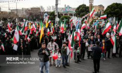 پیوند نسل‌ها در راهپیمایی قم؛ از انقلابیون۵۷ تا نوجوانان دهه هشتادی