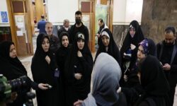 بازدید «بهروز آذر» از محل اسکان شهروندان آسیب‌دیده جنگ