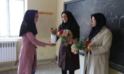 هدیه روز معلم چی بخریم؟ / لیست بهترین هدایا برای معلم ۱۴۰۵