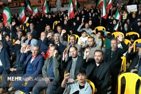 اجتماع با شکوه مردم ضیاءآباد در زیر باران
