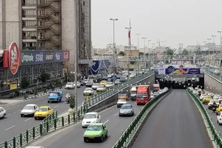 اشتباه عجیب روی بیلبورد نصب شده در خیابان‌های تهران خبرساز شد+ عکس