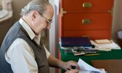 او اگر سهام اپل را نمی‌فروخت امروز ۴۰۰ میلیارد دلار سرمایه داشت
