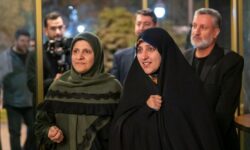 بازدید بهروز آذر از مدرسه «شهدای محمدیه»