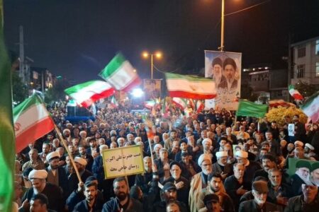 بیعت دوباره آوجی‌ها با رهبر انقلاب در اجتماع شبانه