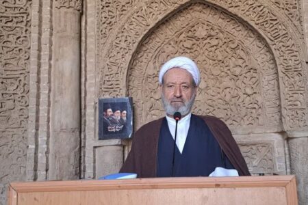 تاکید امام‌جمعه اردستان بر رفع مشکلات معیشتی