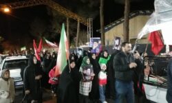تجمع شبانه مردم نراق در بیعت با رهبر معظم انقلاب