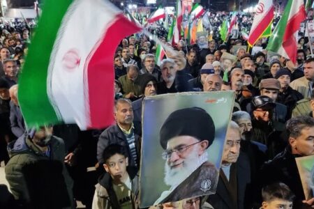 حضور با شکوه مردم خمین در نودمین شب بیعت با رهبر معظم انقلاب