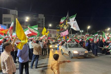 حماسه پرچم داران کرمانی در میدان آزادی