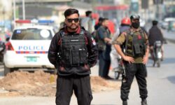 حمله انتحاری در پاکستان؛ ۱۲ پلیس کشته شدند