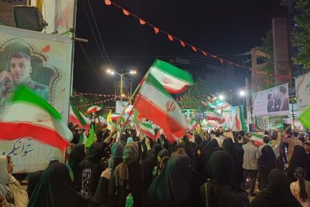 خرم‌آبادی‌ها: «ایستاده‌ایم تا آخر، مطیع امر رهبر»