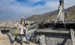 در پل B۱ برابر مرگ عکاسی کردم؛ سنگینی آخرین آغوش کودک یک‌ساله