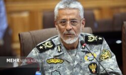 دریادار سیاری: مسیر موفقیت کشور از راه شهدا می‌گذرد