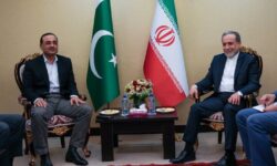دیدار فرمانده ارتش پاکستان با وزیر امور خارجه کشورمان