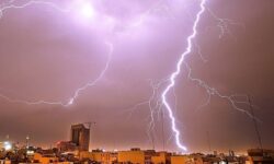 رعد و برق مهمان اردبیل؛ مراقب صاعقه باشید
