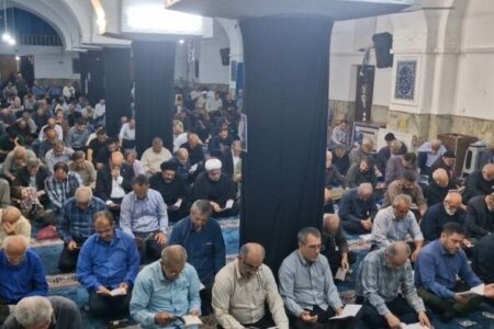 طنین دعای عرفه در مسجد جامع لاهیجان
