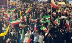 طنین سرود ملی در میدان امام خمینی(ره) همدان