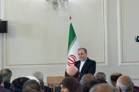 عراقچی: دوران جنگ هیچ‌کس از وزارت خارجه پناهنده نشد و استعفا نداد
