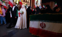 لباس سفید، پرچم ایران و یک «بله» ساده؛ چهره تازه ازدواج جوانان