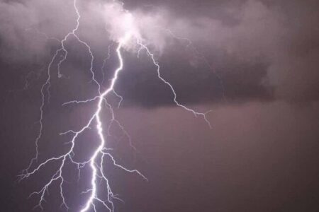 محبان: راننده تراکتور در بجنورد بر اثر صاعقه جان باخت