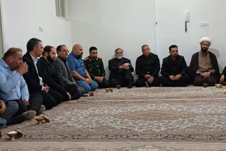معاون استاندار لرستان با خانواده شهدای جنگ رمضان دیدار کرد