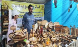 نمایشگاه عرضه مستقیم کالاهای اساسی در دوگنبدان آغاز به کار کرد