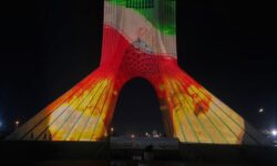 پیام پویش جان ایران بر برج آزادی