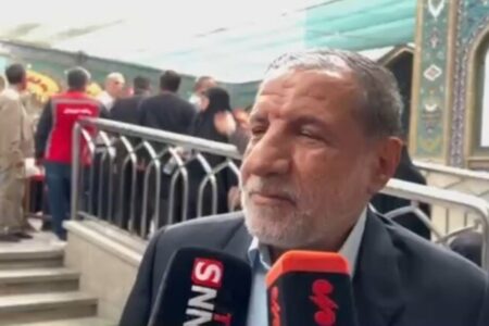 کوثری: با وحدتمان مشت محکمی بر دهان استکبار می‌کوبیم