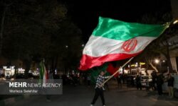 ۷۰ شب بعثت ملی؛ حماسه پرچم‌گردانی در بام ایران ادامه دارد