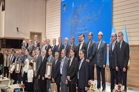 اساتید نمونه کشوری و اساتید شهید جنگ‌های اخیر تجلیل شدند