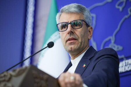 بقائی به سی ان ان: مواضع آمریکا متناقض است؛ تبادل پیام‌ها ادامه دارد