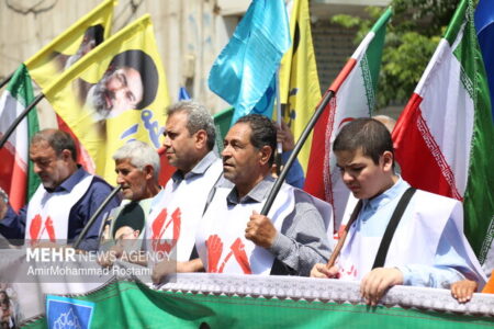 تجدید میثاق کفن پوشان ورامینی با امام شهید در میدان فلسطین تهران