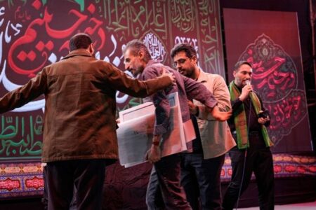 عباس ناصری کاریکاتوریستِ روایتگر جنگ تجلیل شد؛ ۱۰۰ قاب از جنگ رمضان