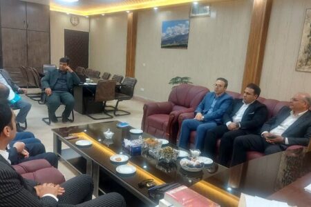 فرماندار ازنا تاکید کرد: تسهیل اجرای طرح گلخانه ۴۰ هکتاری چشمه سلطان