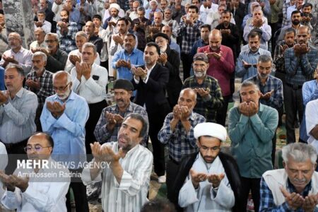 نمازجماعت باشکوه ظهرعاشورا در شهرری  برگزارمی شود