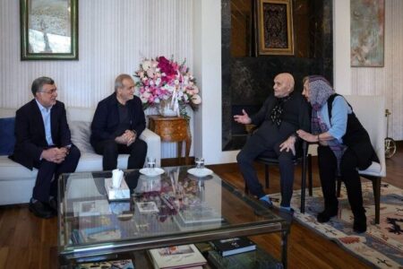 پزشکیان با یکی از مفاخر علوم پزشکی کشور دیدار کرد