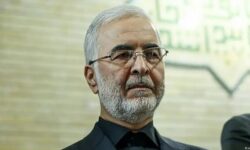 ادای احترام مومنی به شهدا و بنیانگذاران پاکستان
