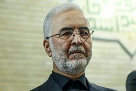 ادای احترام مومنی به شهدا و بنیانگذاران پاکستان