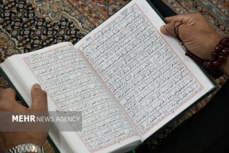 اهدای قرآن به مناطق کم برخوردار با یاد رهبر شهید در «نذر نور»