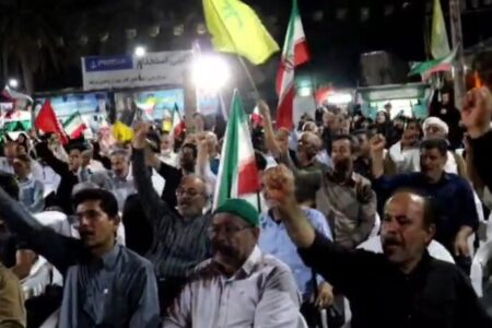 تجمع دوباره مردم بندر دیر در دفاع از انقلاب و رهبری