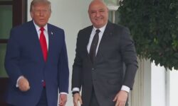 ترامپ: مذاکرات با ایران در جریان است! / مسائل لبنان را حل‌ می‌کنیم!