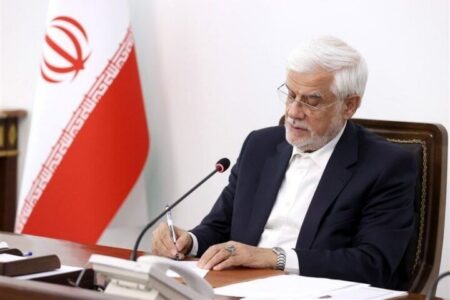 تشییع رهبر شهید انقلاب در نجف و کربلا نماد برادری ملت ایران و عراق است