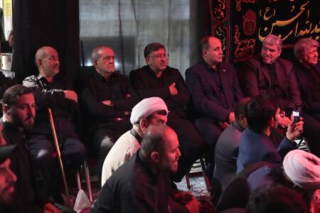 حضور رئیس‌ جمهور در آیین روضه خانگی شهید علی لاریجانی