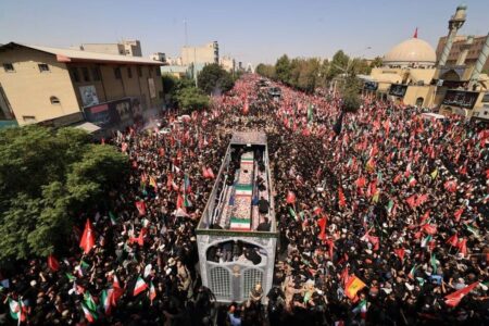 روایت متفاوت گاردین از مراسم تشییع رهبر شهید خبرساز شد
